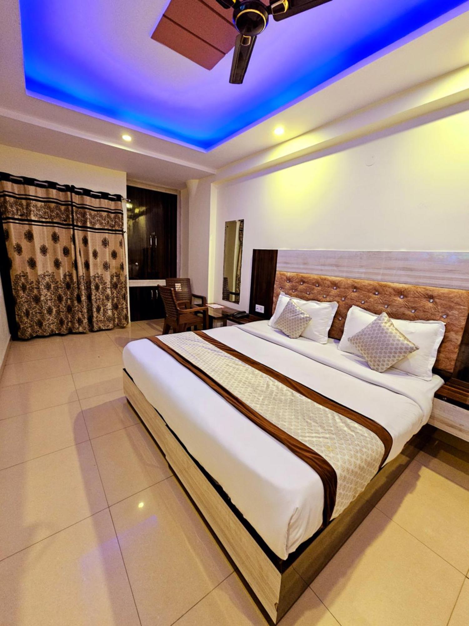 Hotel Crystal Inn Plaza Delhi Airport New Delhi Eksteriør bilde